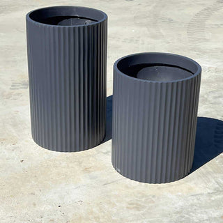 Høyland krukka er en sylinderformet krukke med riflet mønster.