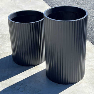 Høyland krukka er en sylinderformet krukke med riflet mønster.